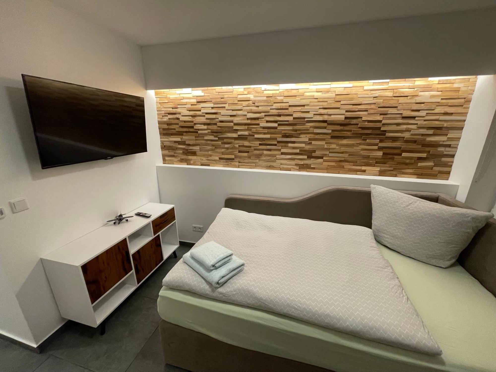 Aviators Guest House - Premium Room Щраусберг Екстериор снимка